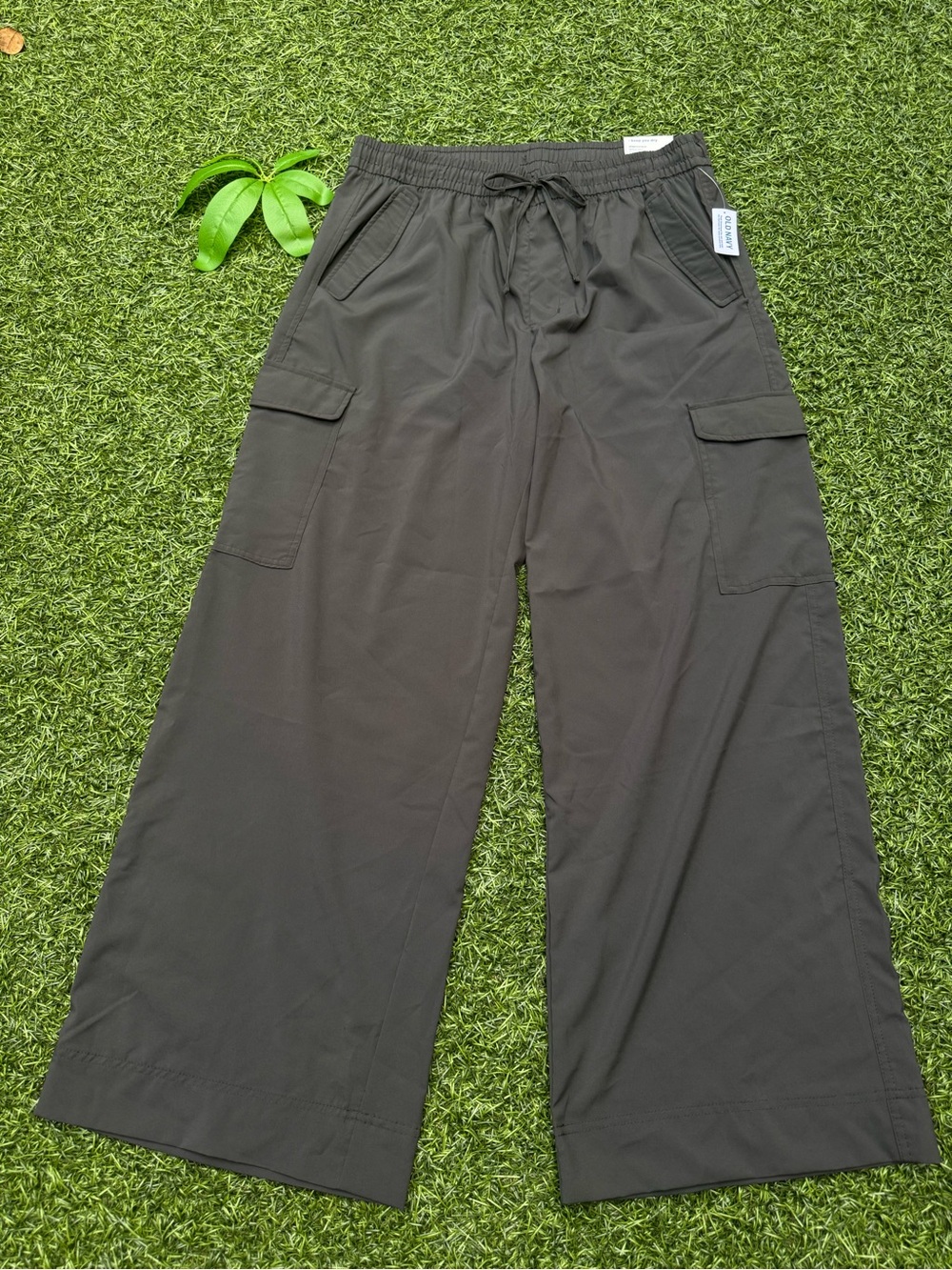 💚💚NWT Old Navy StretchTech Green Wide Leg Cargo Pants L